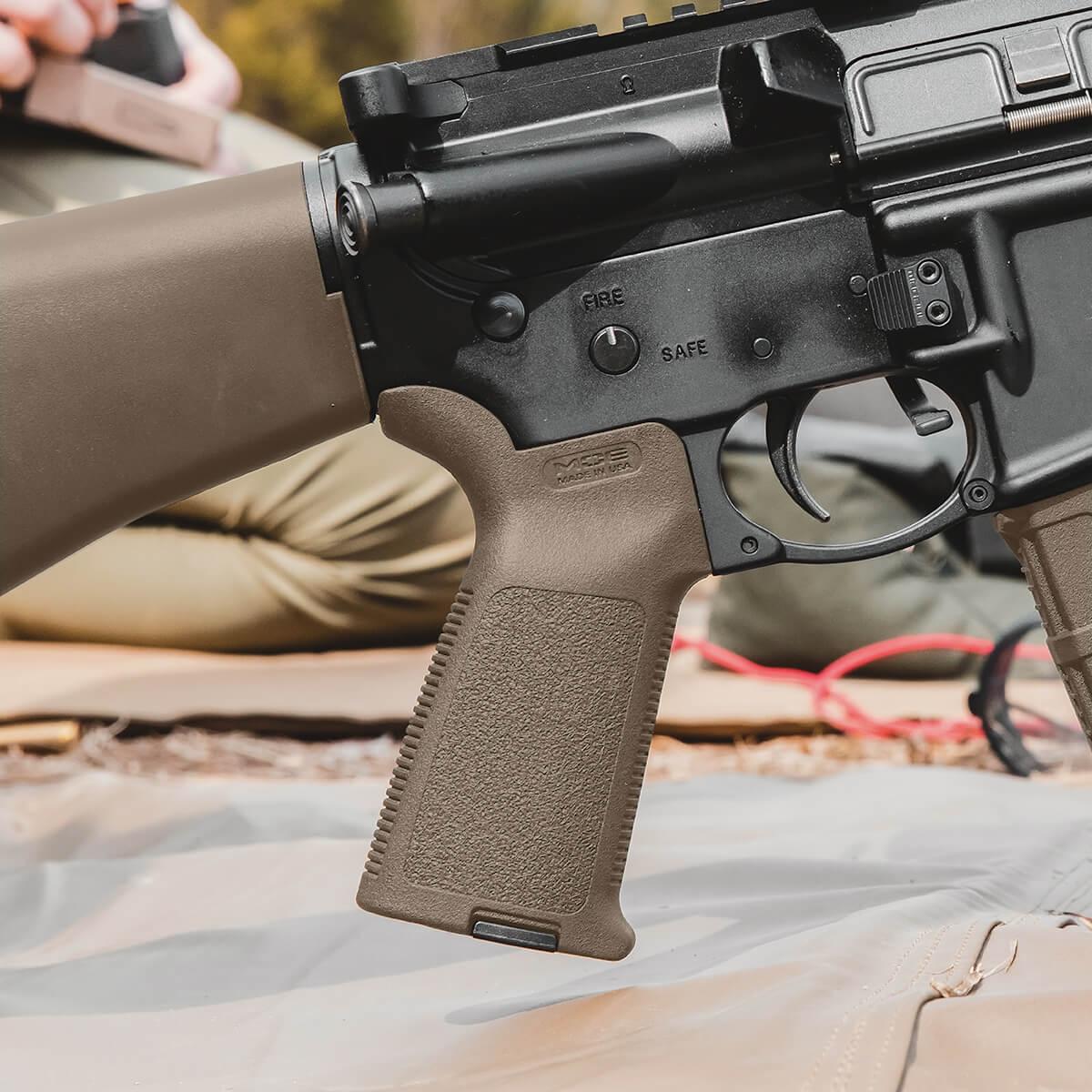 Magpul Moe Rear Ar15 Grip, FDE (Tan)